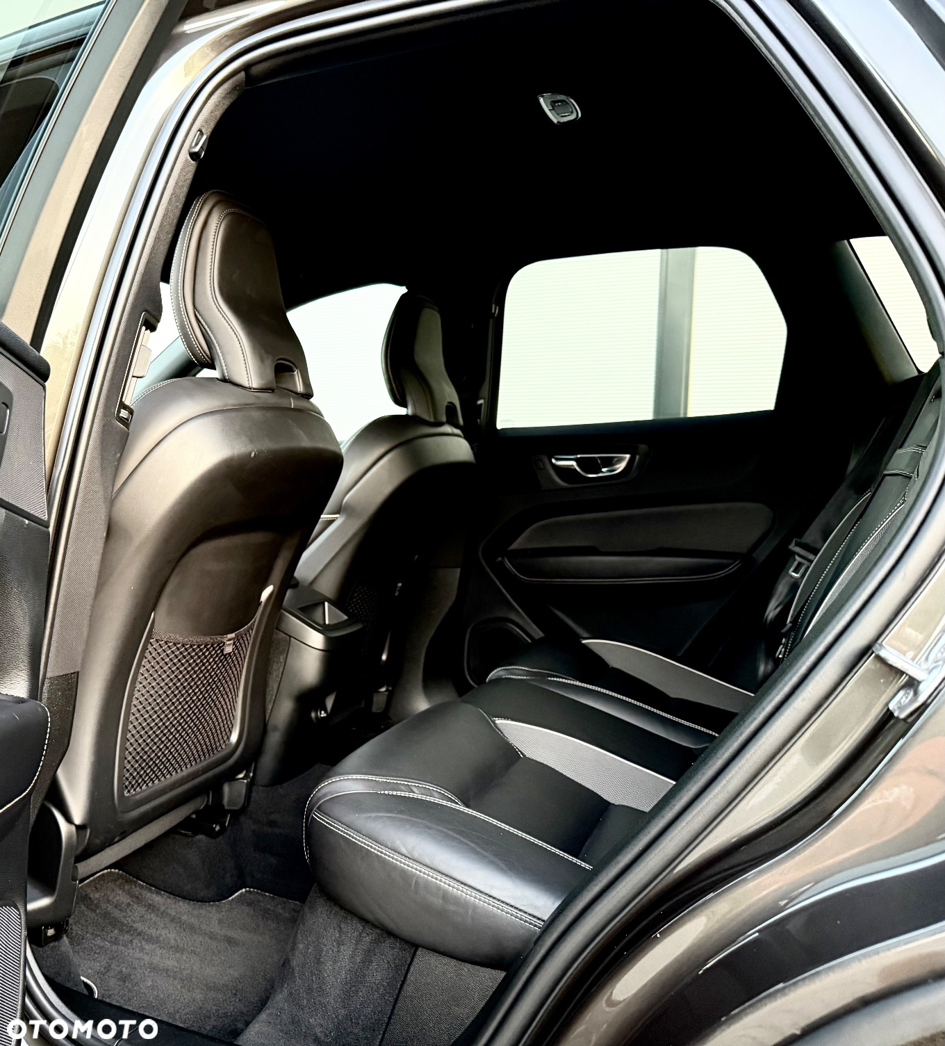 Volvo XC 60 D4 R-Design - 26