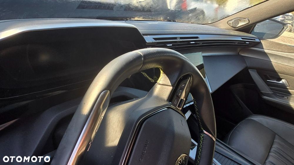 Peugeot 408 - 25