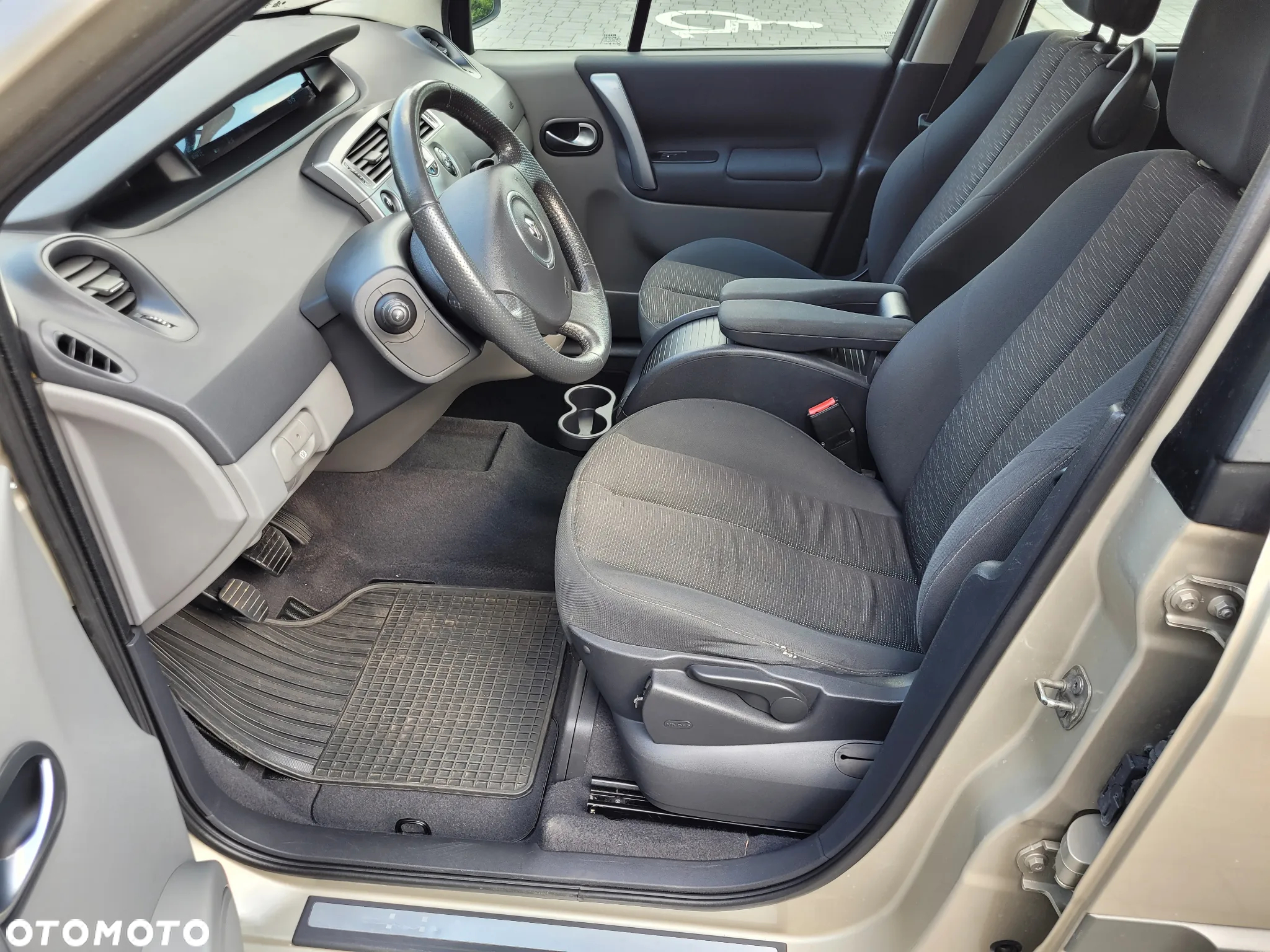 Renault Scenic 2.0 Confort Authentique - 10
