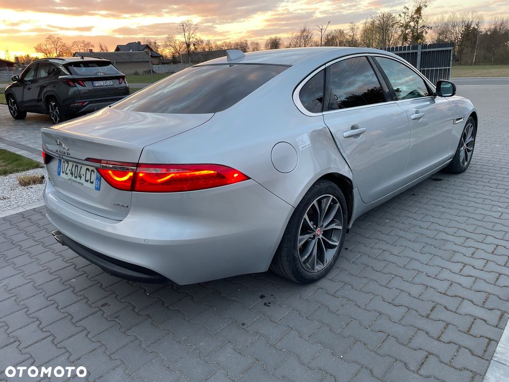 Jaguar XF 20d Prestige - 6