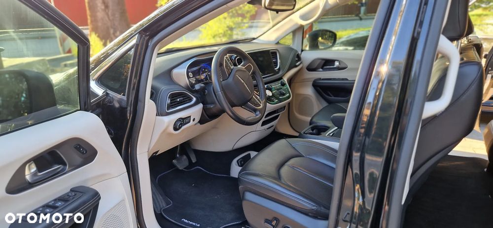 Chrysler Pacifica - 4