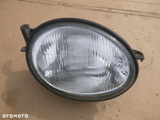 LAMPA PRAWY PRZÓD PRAWA PRZEDNIA TOYOTA COROLLA E11 - 2