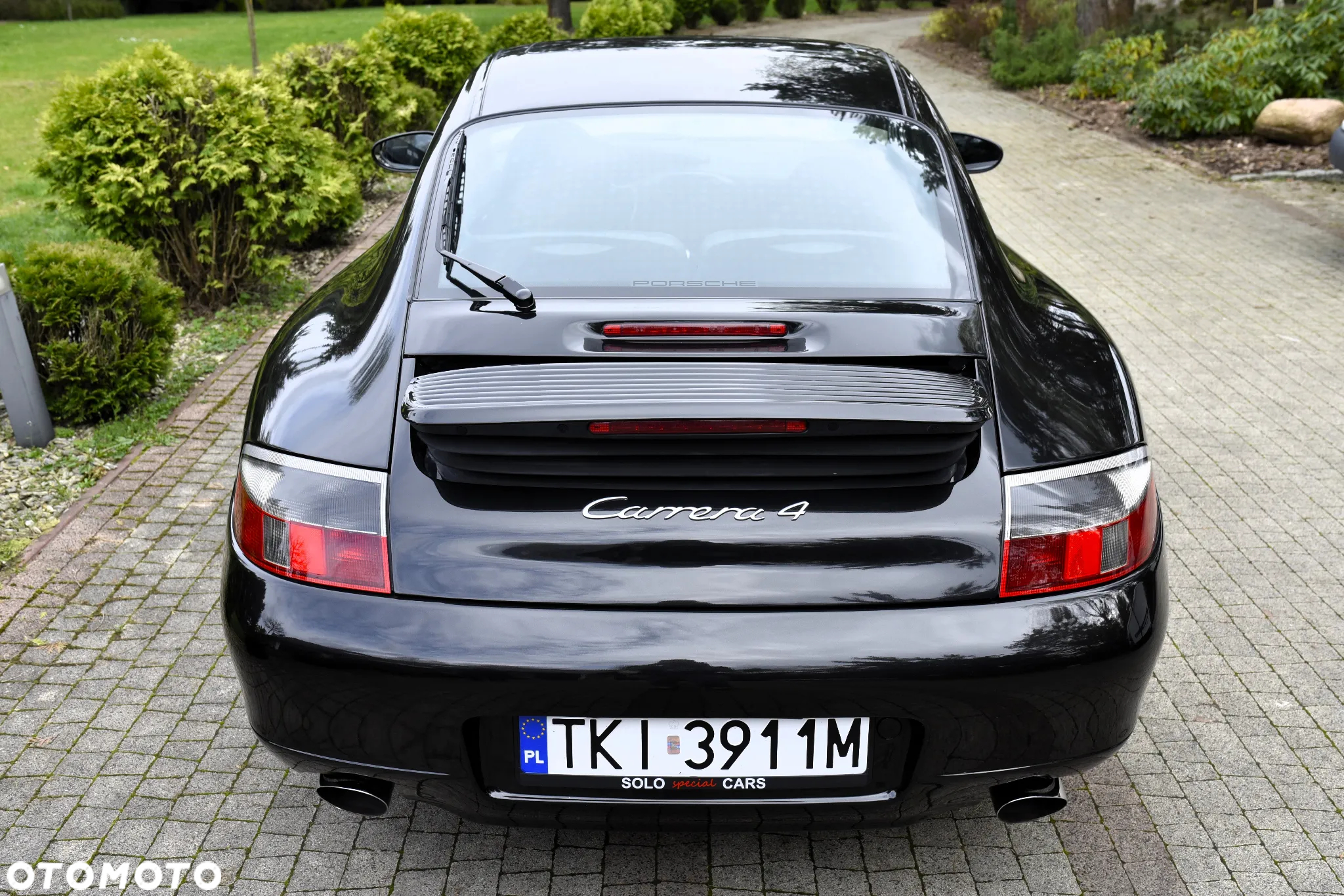 Porsche 911 Carrera 4 - 12