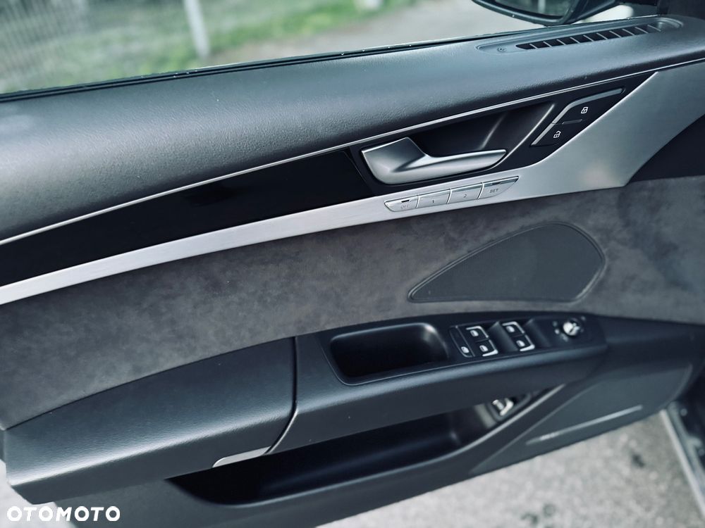 Audi A8 4.2 TDI DPF (clean diesel) quattro tiptronic - 20