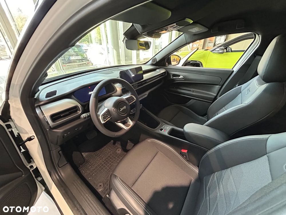 Jeep Avenger 1.2 T3 mHEV Black Edition FWD eDCT6 - 5