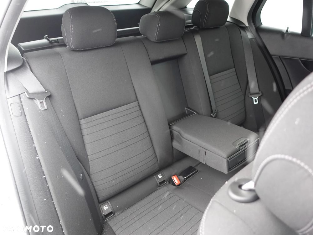 Mercedes-Benz Klasa C 220 d 4Matic 9G-TRONIC Avantgarde - 4