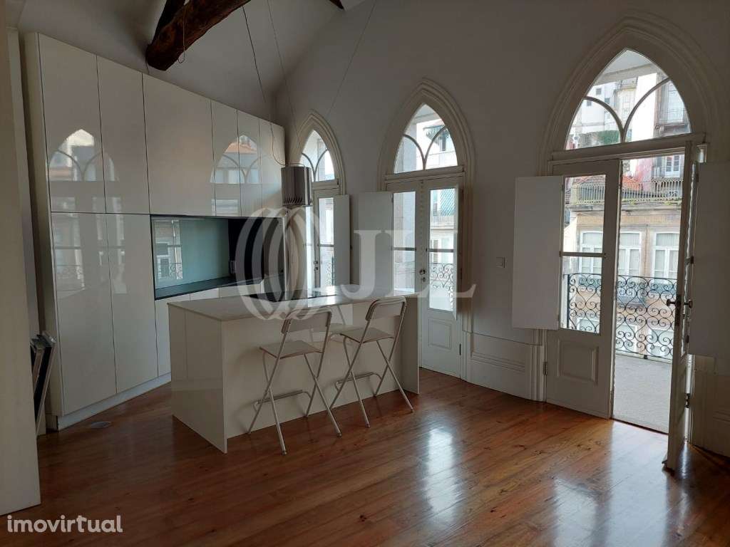 Apartamento T1 Penthouse, em plena baixa do Porto - Grande imagem: 2/16