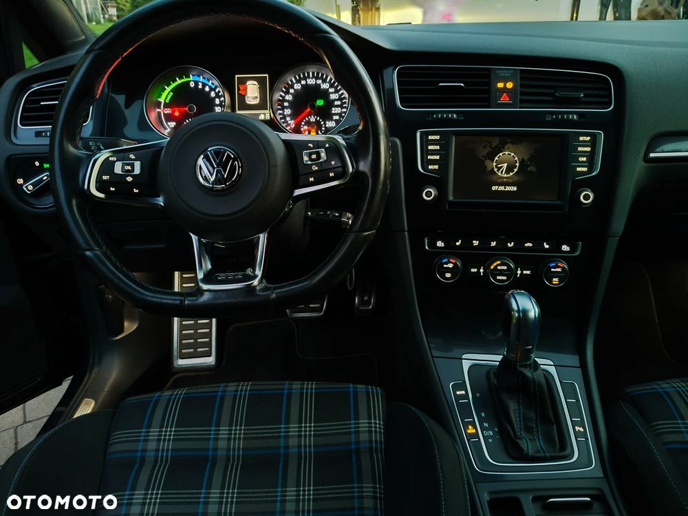 Volkswagen Golf - 33