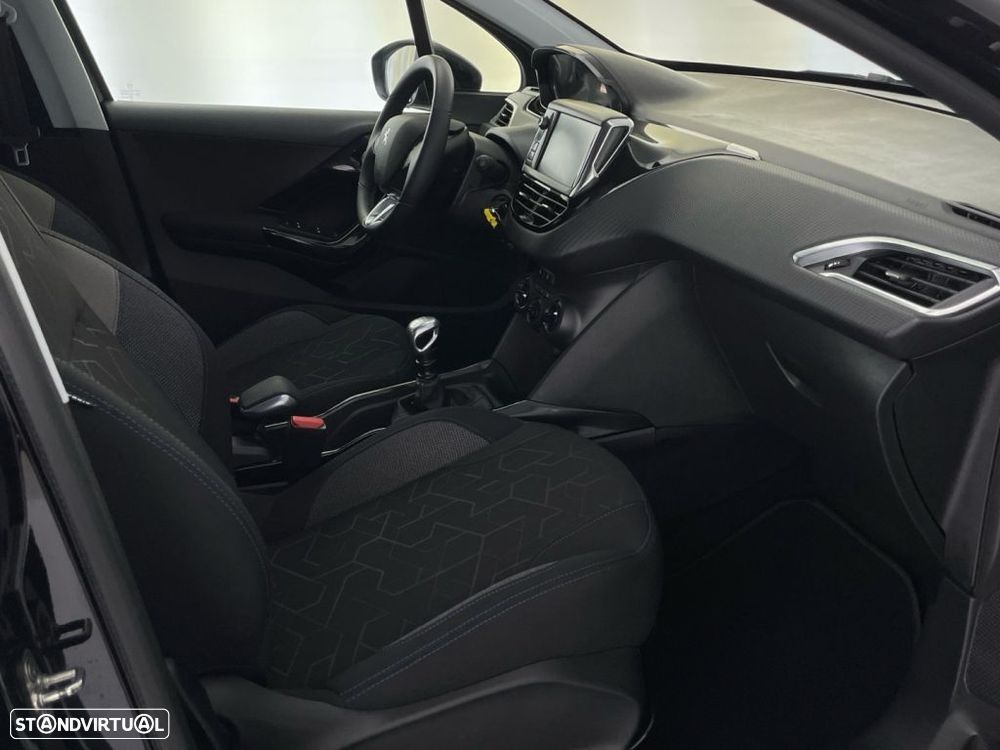 Peugeot 2008 1.2 PureTech Signature - 21