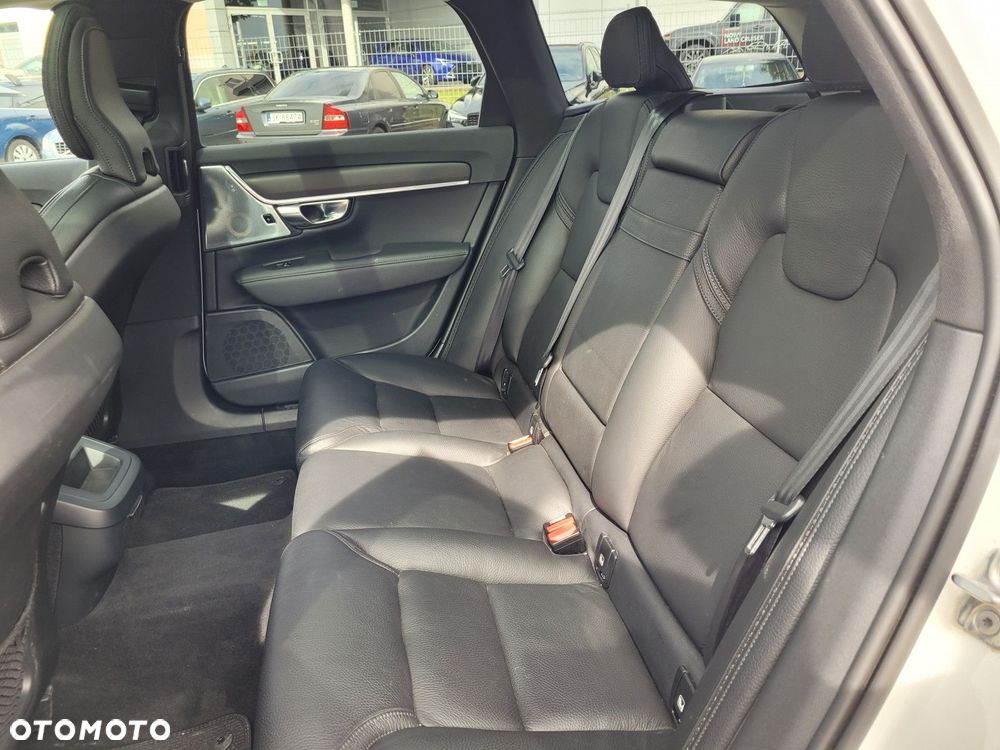 Volvo V90 Cross Country - 24
