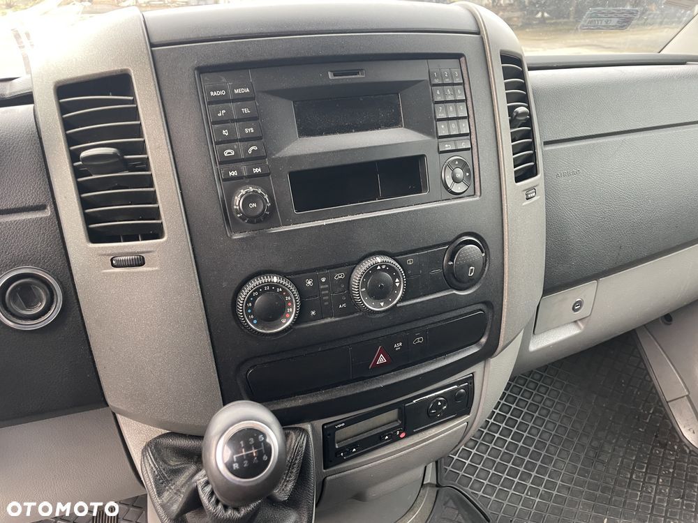 Mercedes-Benz Sprinter - 12