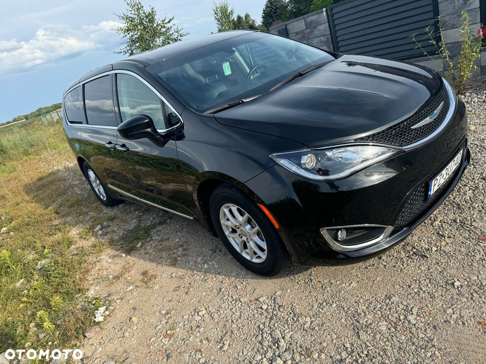 Chrysler Pacifica - 2