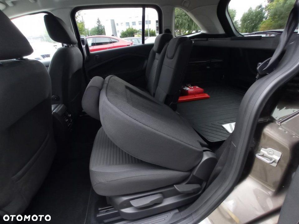 Ford Grand C-MAX - 13