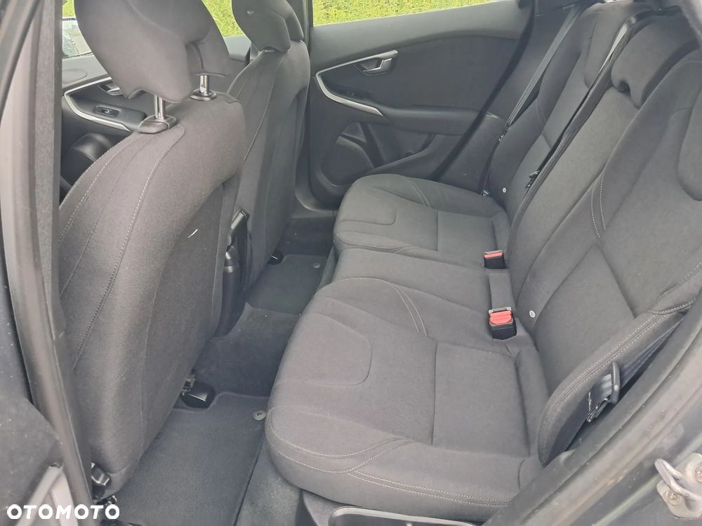 Volvo V40 D2 Momentum - 8