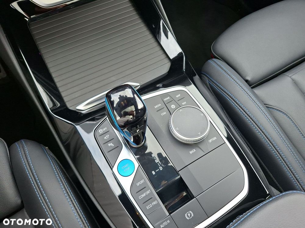 BMW iX3 80kWh Impressive - 17