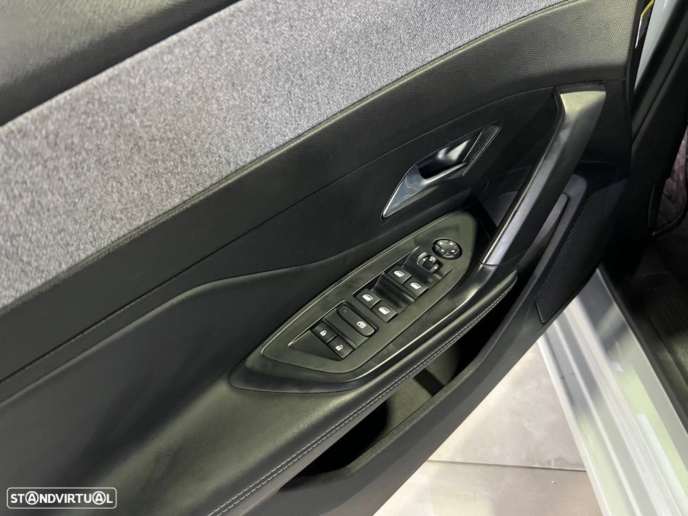 Peugeot 308 1.2 PureTech Allure Pack - 28