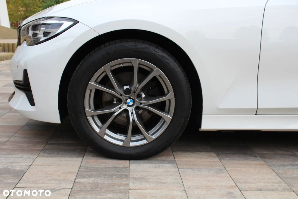BMW Seria 3 320i Sport Line - 13