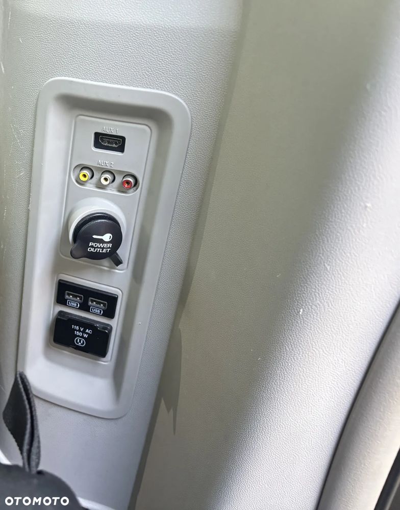 Chrysler Town & Country 3.6 Limited - 36