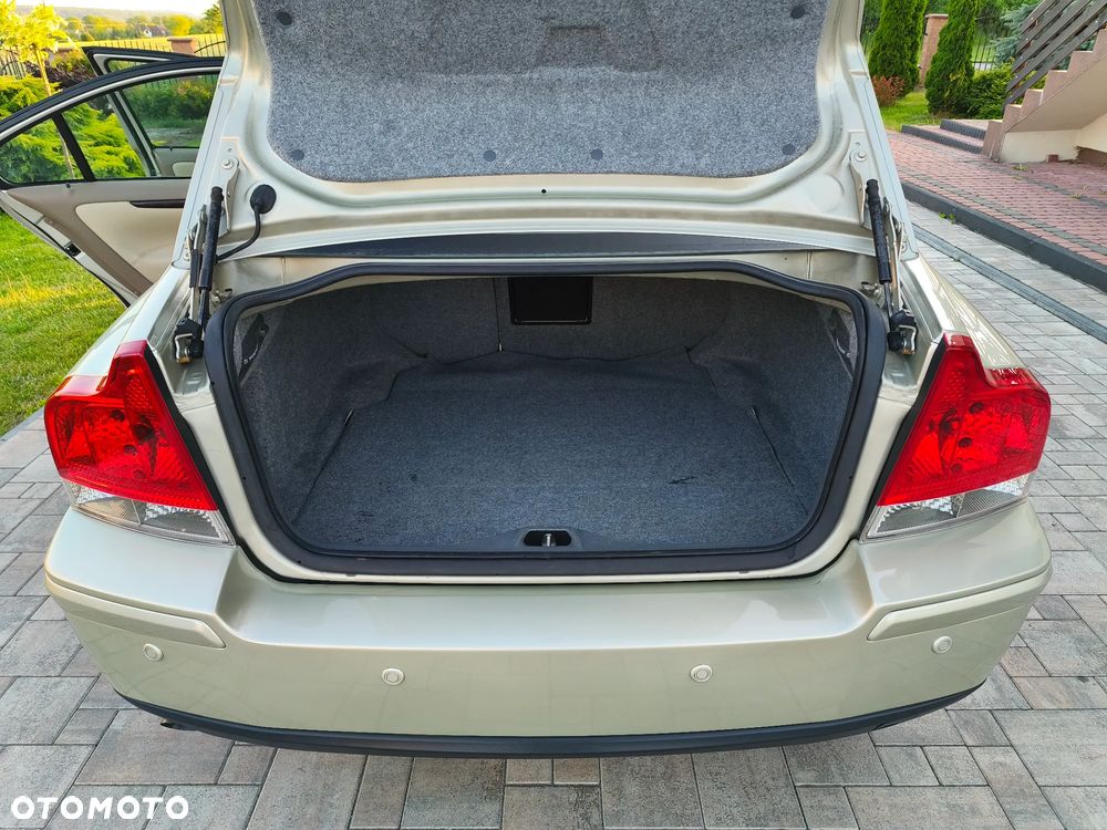 Volvo S60 2.4D Kinetic - 34