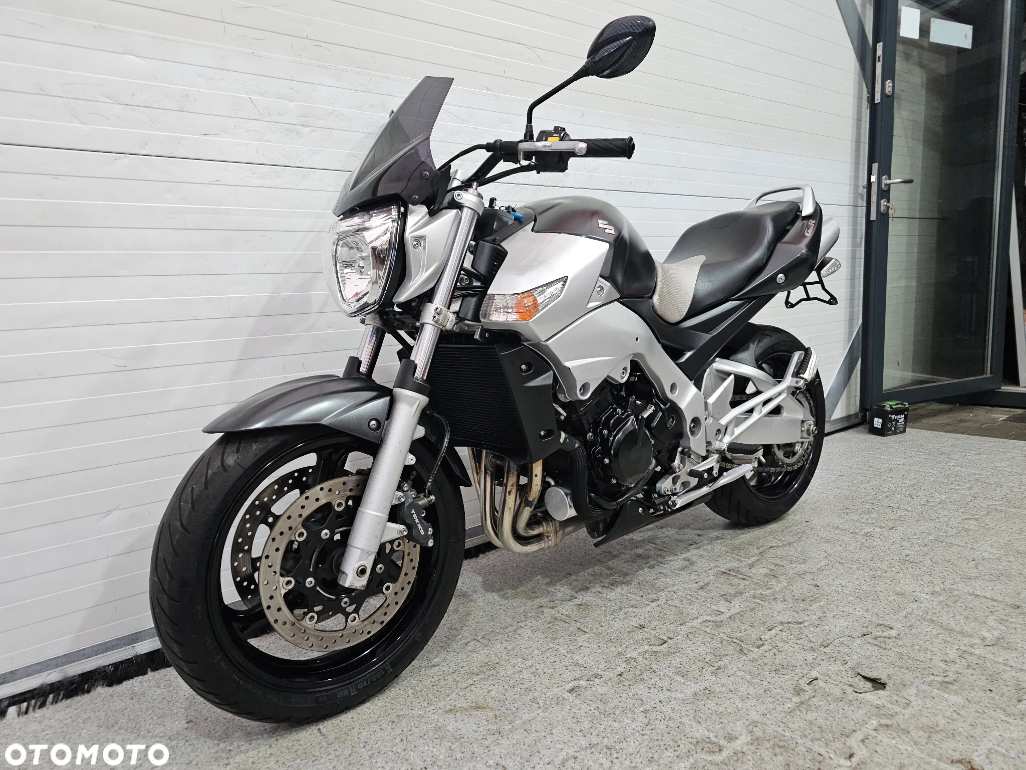 Suzuki GSR - 2