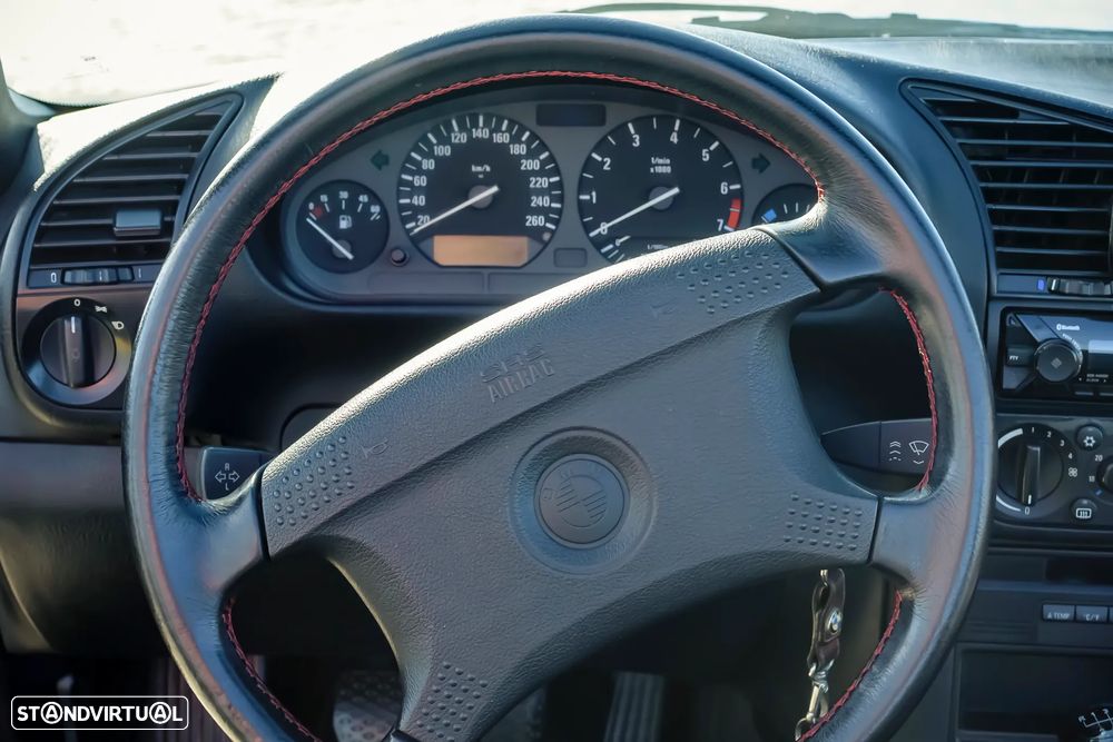 BMW 320 i Touring - 18