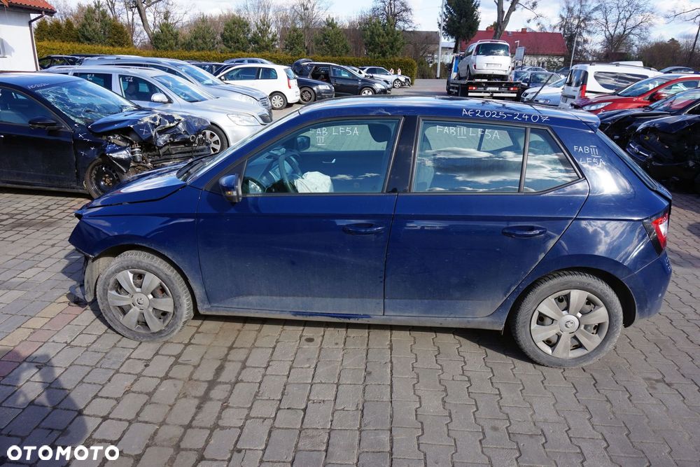 SKODA FABIA III NJ3 5D HB 2015 LF5A 1.2 TSI CJZC 89KM PED GRANATOWY na części - 2