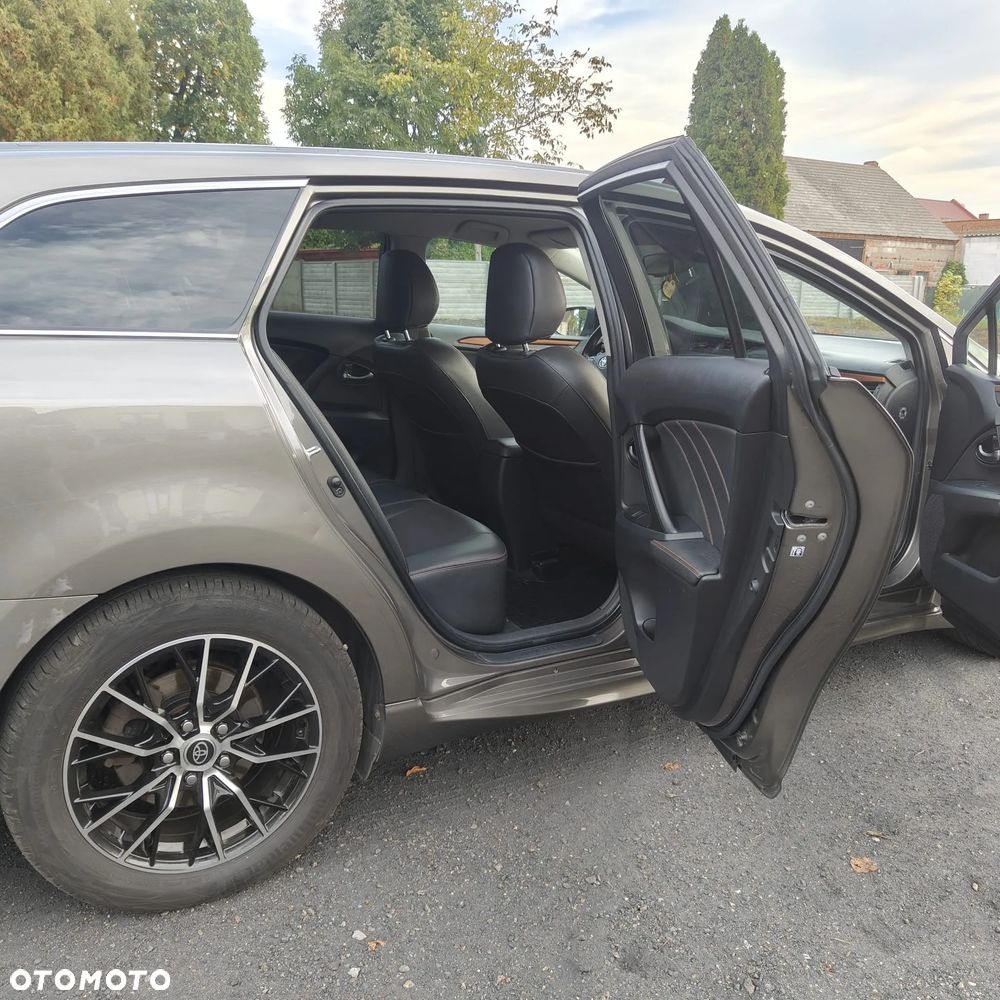 Toyota Avensis 1.8 Prestige MS - 17