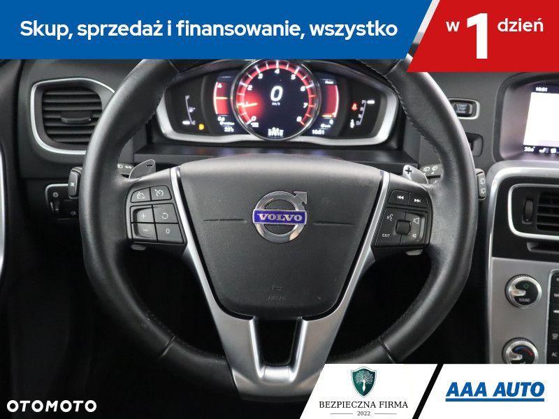 Volvo V60 Cross Country - 18