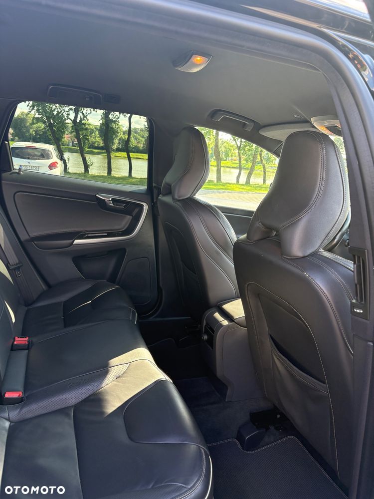 Volvo XC 60 D4 Drive-E R-Design Momentum - 31