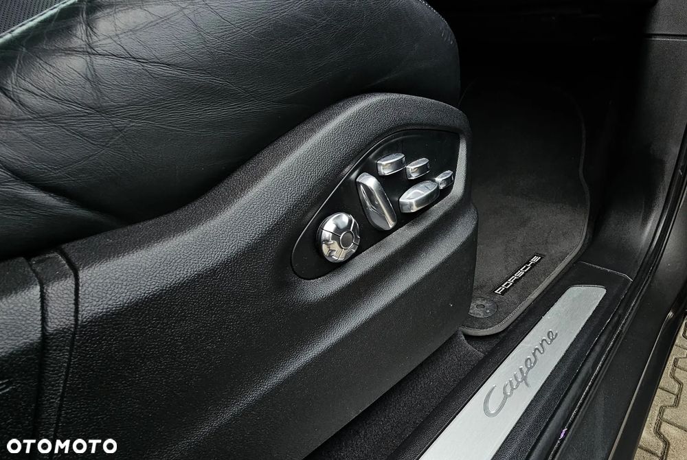 Porsche Cayenne - 35