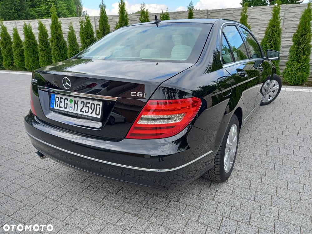 Mercedes-Benz Klasa C 200 CGI BlueEFFICIENCY Avantgarde - 10