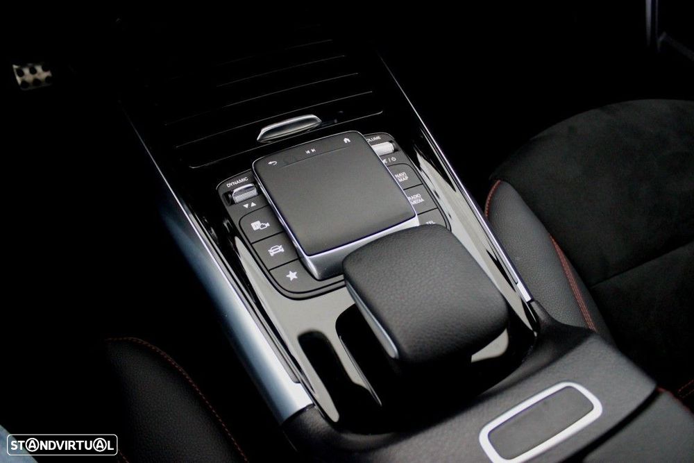 Mercedes-Benz GLA 180 d AMG Line - 29