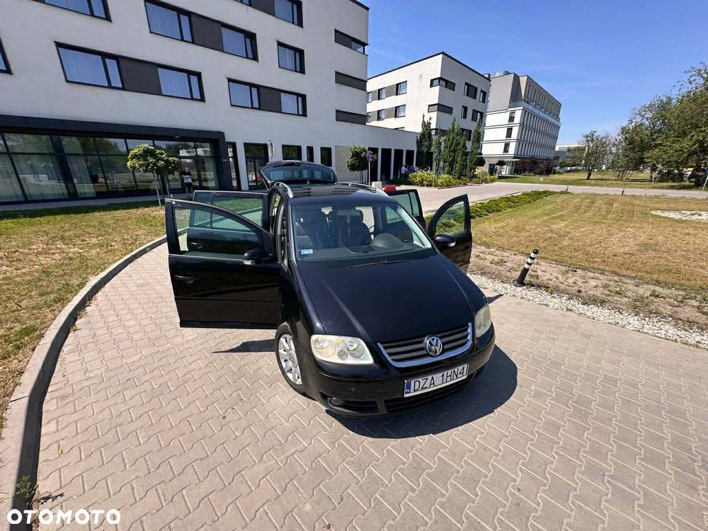 Volkswagen Touran 2.0 FSI Highline - 20