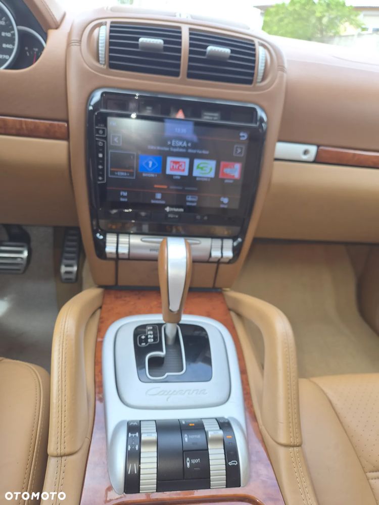 Porsche Cayenne - 26