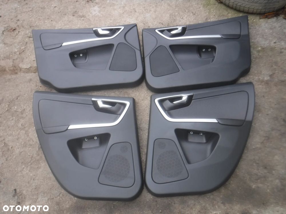 Volvo XC60 I  tapicerka skora skorzane boczek drzwi przod tyl kpl lewy prawy - 1