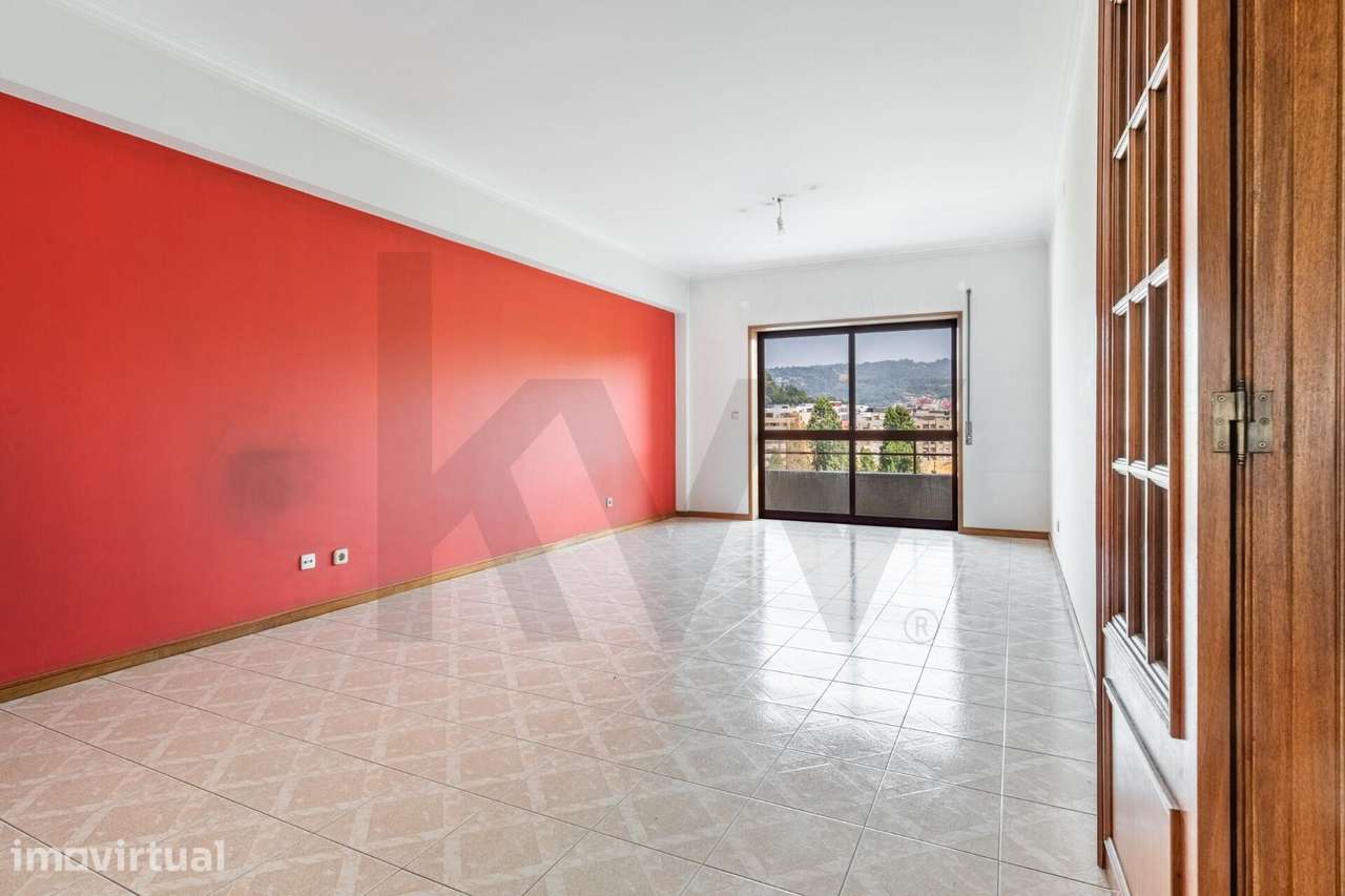 Apartamento T3 com Duas Frentes Garagem Fechada e Arrumos em São Vítor - Grande imagem: 4/31