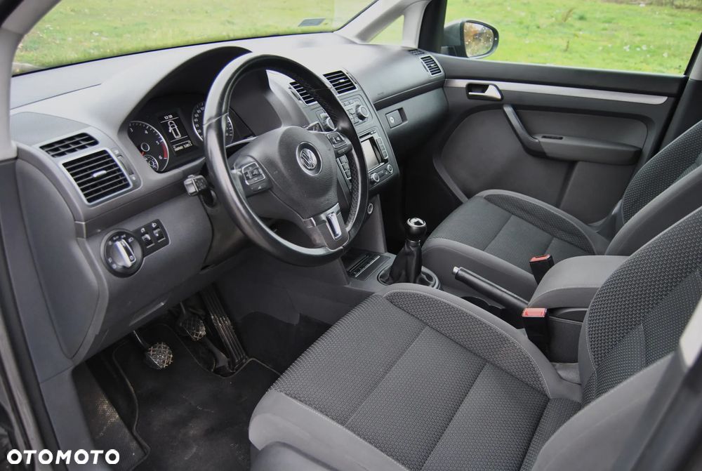 Volkswagen Touran 2011 photo 5