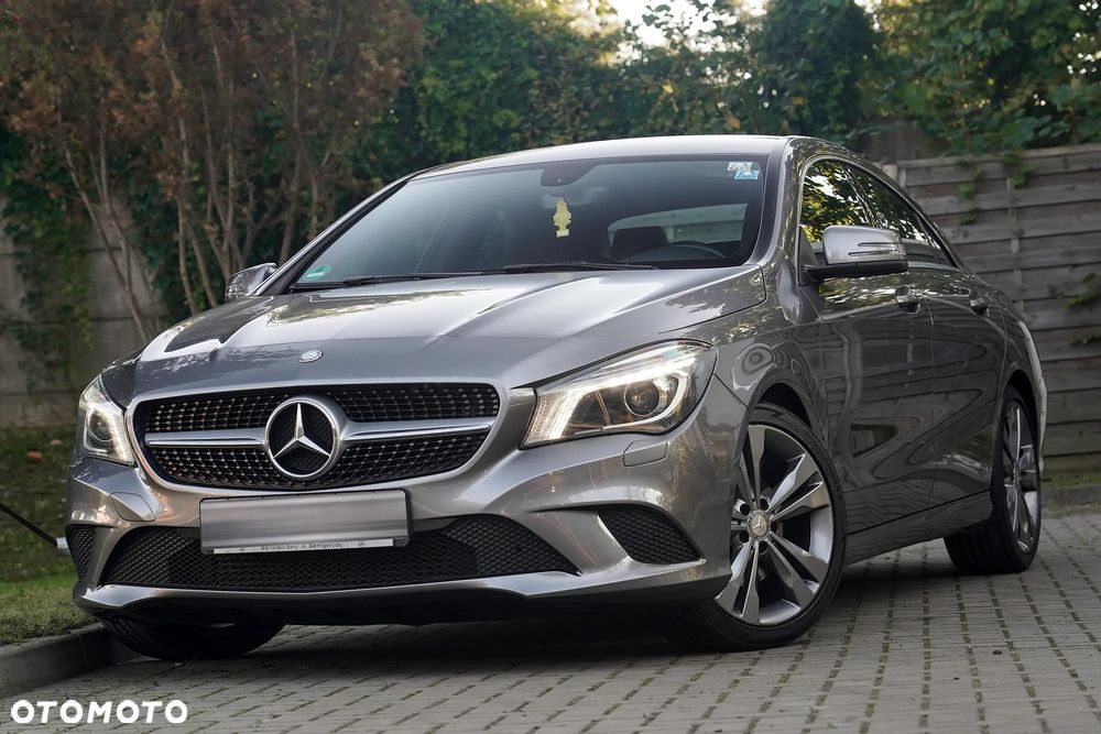 Mercedes-Benz CLA 180 AMG Line - 1