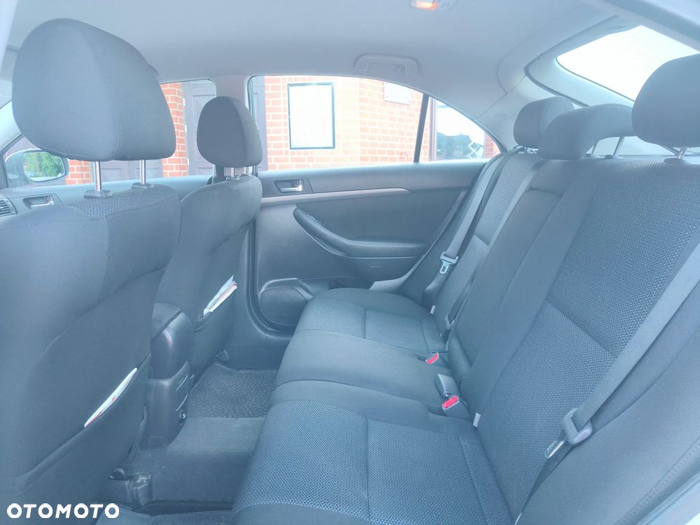 Toyota Avensis 1.8 VVT-i Luna - 22