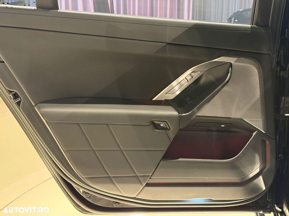 BMW Seria 7 740d xDrive MHEV - 33