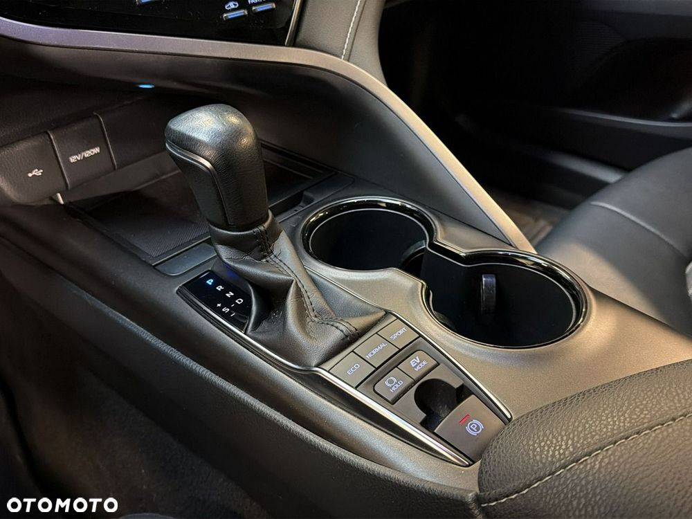 Toyota Camry - 21