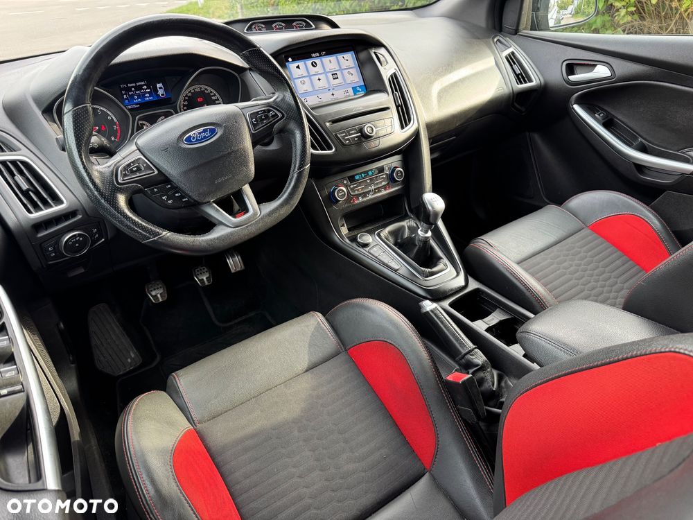 Ford Focus 2.0 EcoBoost ST mit Leder-Exclusiv-Paket - 21