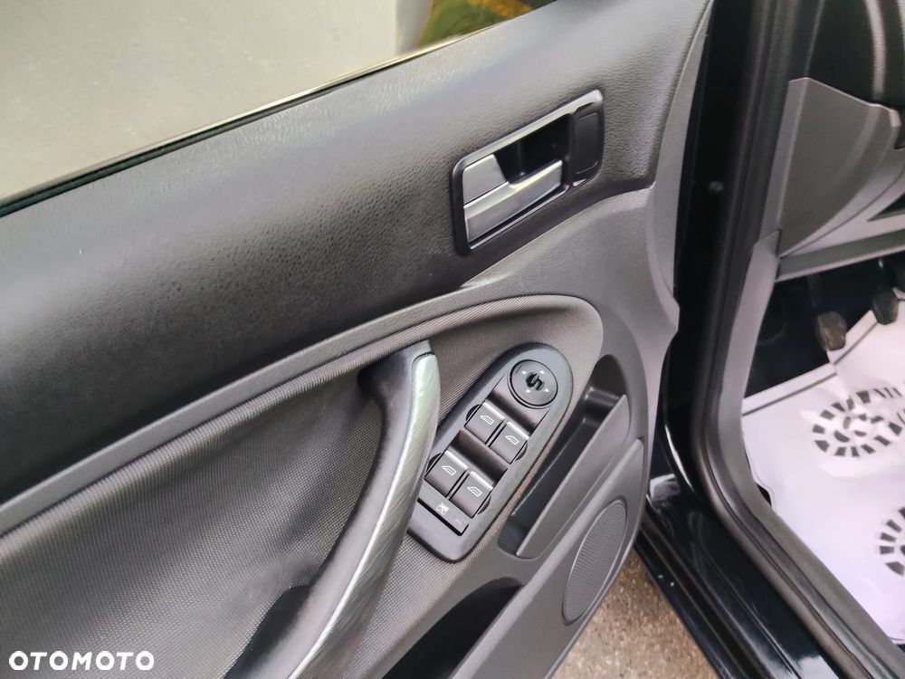 Ford C-MAX 1.8 Titanium - 22