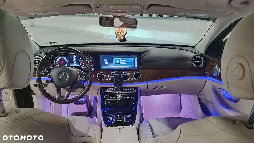 Mercedes-Benz Klasa E 300 9G-TRONIC Exclusive - 16