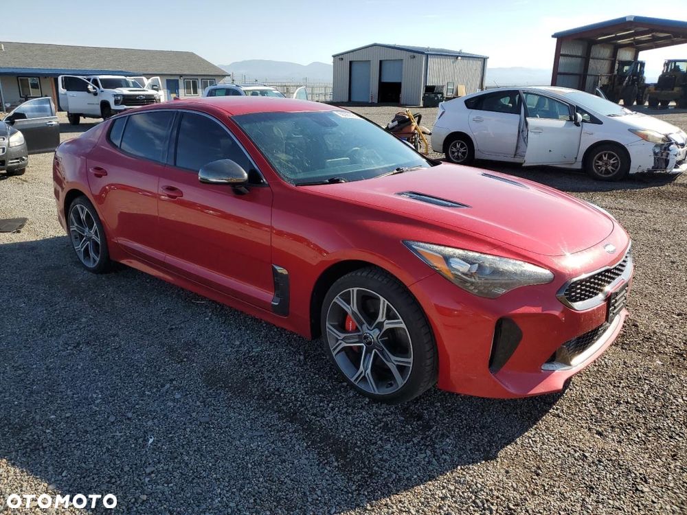 Kia Stinger - 1