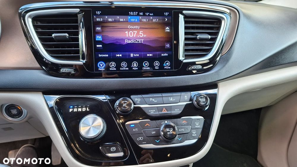 Chrysler Pacifica - 10