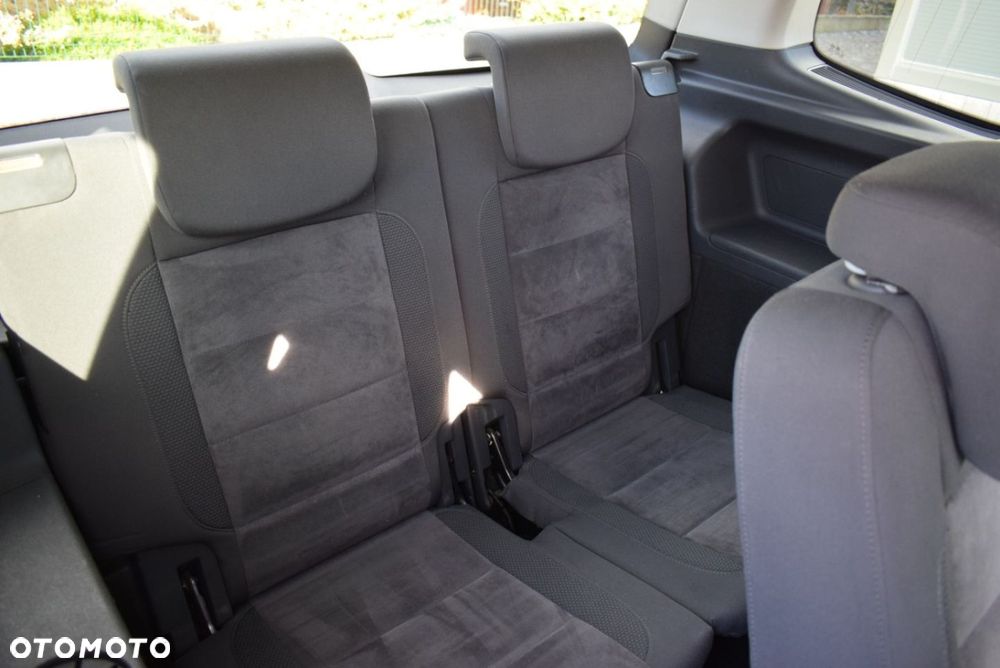 Volkswagen Touran - 23