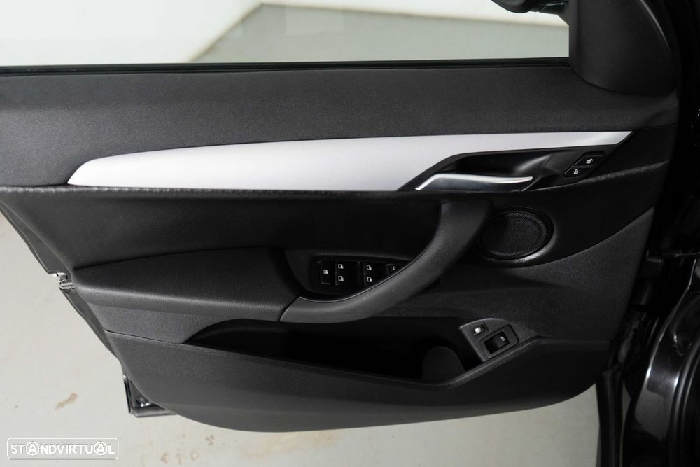 BMW X1 25 e xDrive Corporate Edition - 19