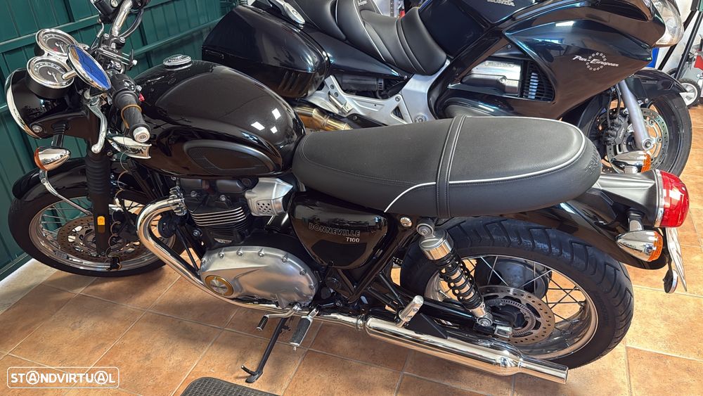 Triumph Bonneville T100 - 4