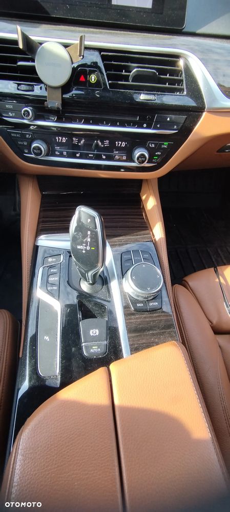 BMW Seria 5 520d M Sport - 13